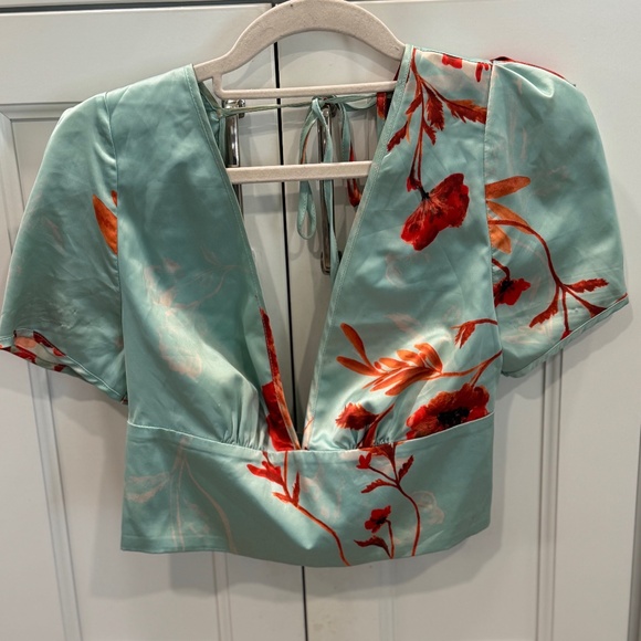 bebe Aqua Floral Silken Crop Top Size 4 - Picture 1 of 3